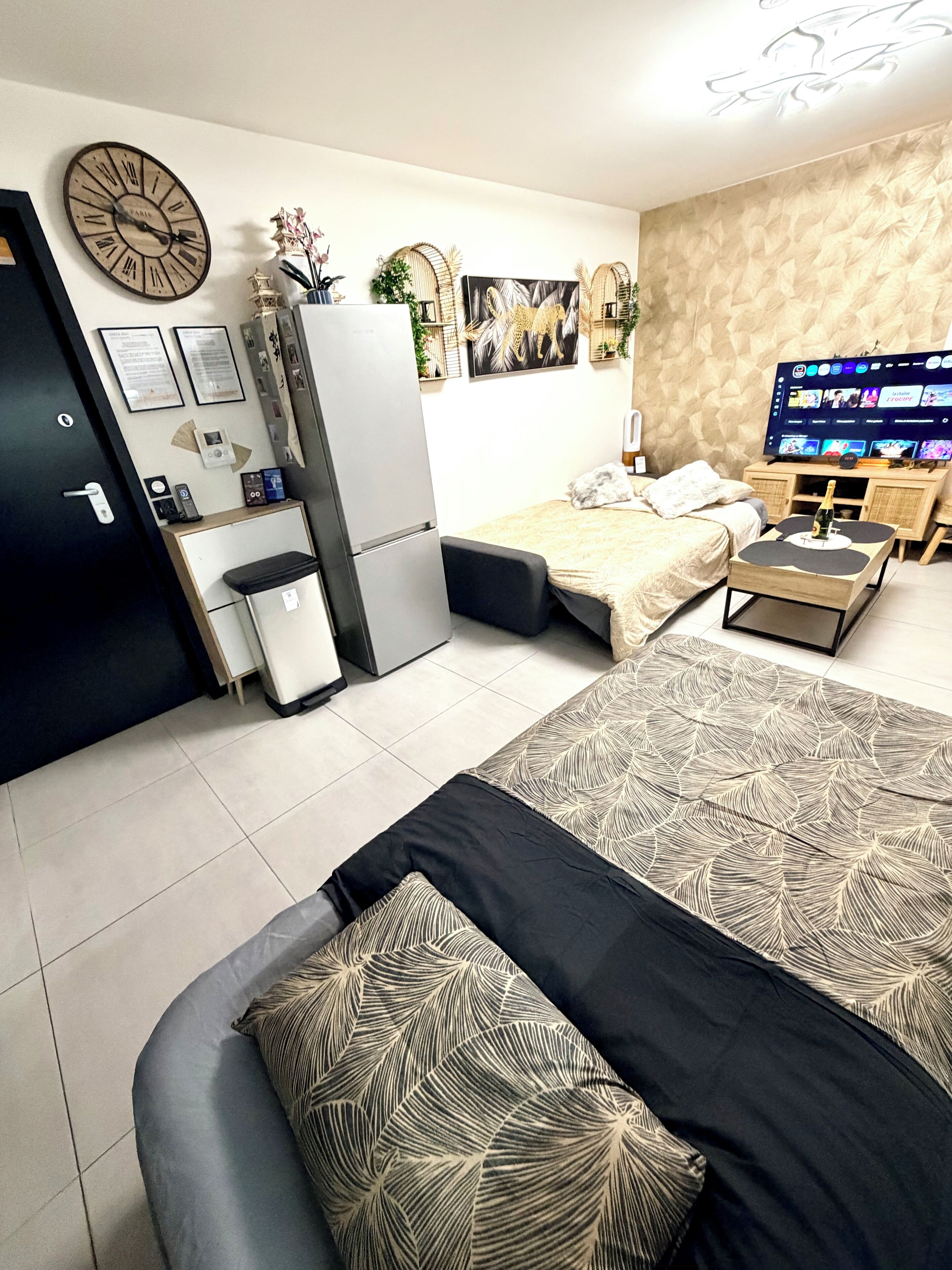 Lit parapluie, Wi-Fi gratuit, draps fournis