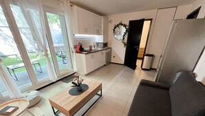 Living area - Paris - Cosy luxury 30m² with Japanese garden - Near metro station (Romainville)