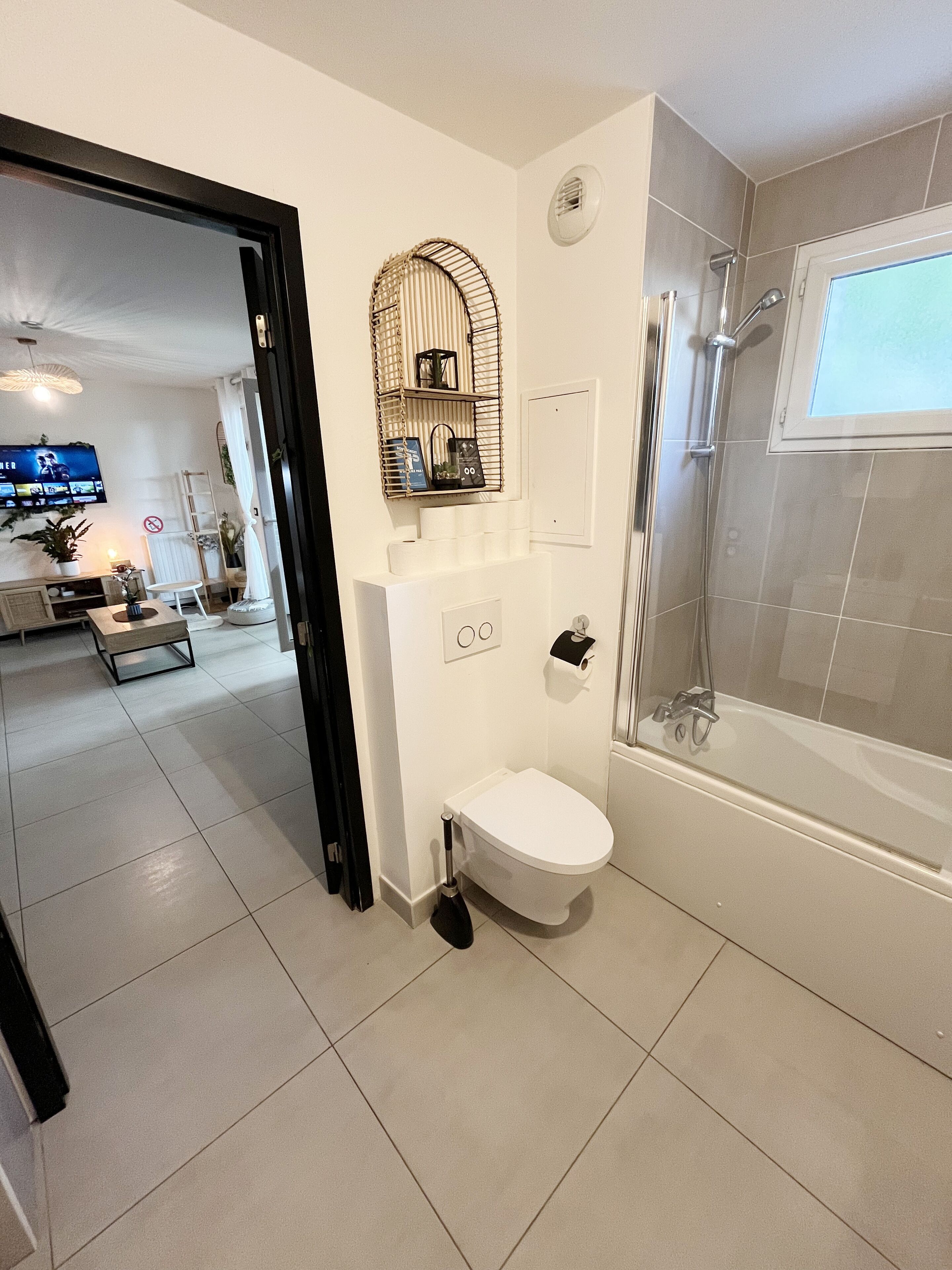 Articles de toilette écologiques, sèche-cheveux, serviettes fournies