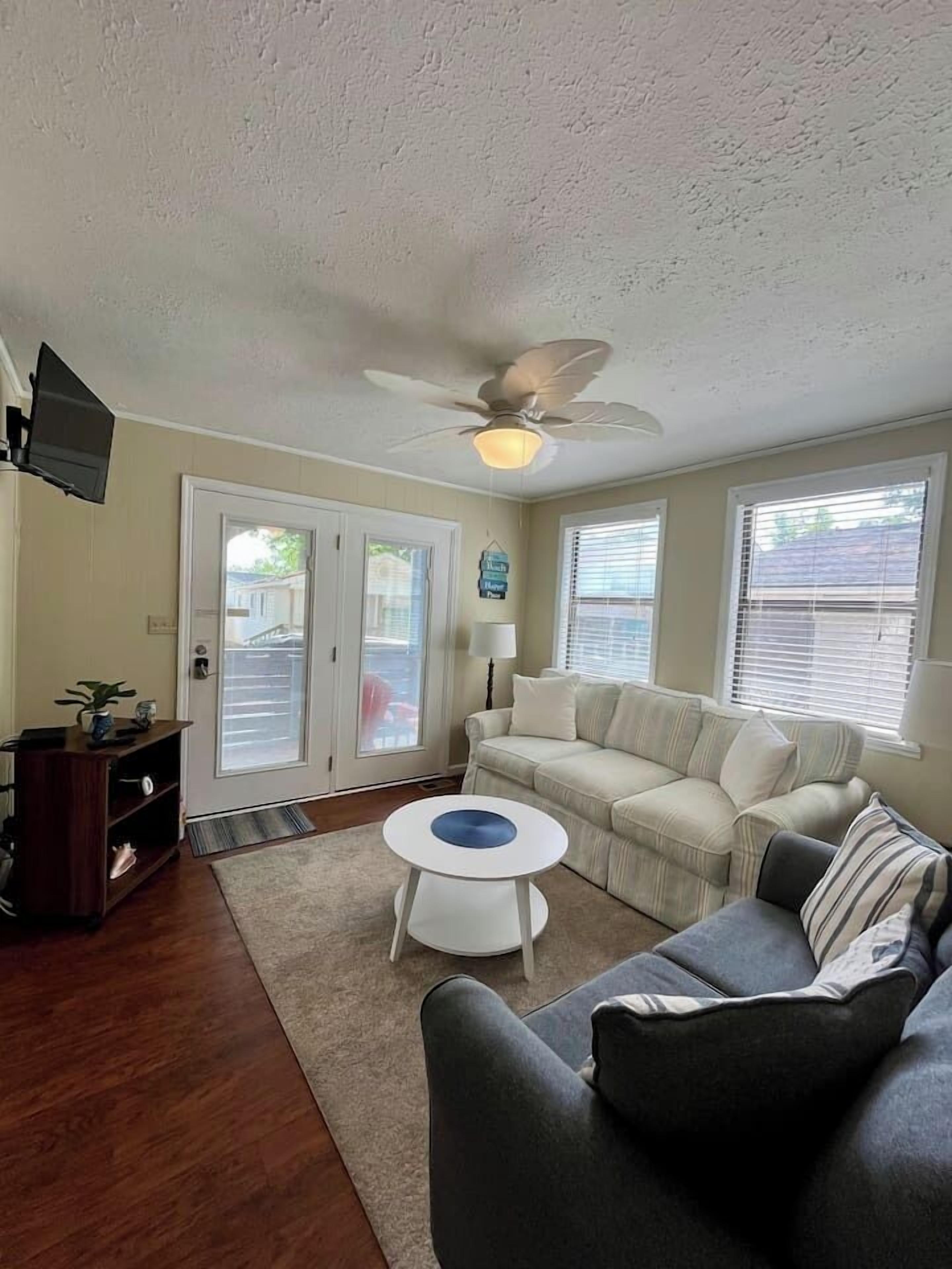 TV, tavolo da ping pong