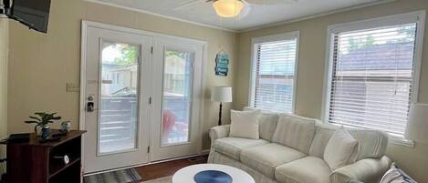 TV, tavolo da ping pong