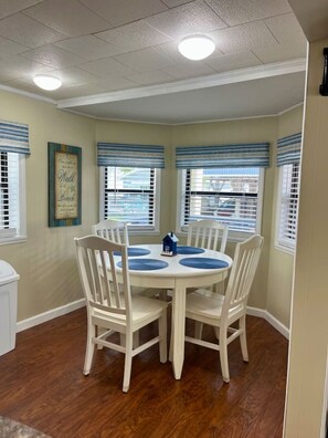 Dining - 1625 Coastal Cottage (Myrtle Beach)