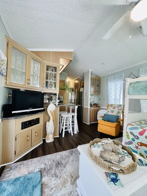 TV, ping pong - 6010 Almost Heaven By The Sea (Myrtle Beach)