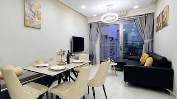 Grand Suite, 1 Bedroom, Club Lounge Access, City View | Egyptian cotton sheets, premium bedding, down comforters