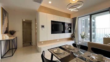 Grand Suite, 1 Bedroom, Club Lounge Access, City View | Egyptian cotton sheets, premium bedding, down comforters