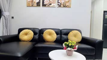 Grand Suite, 1 Bedroom, Club Lounge Access, City View | Egyptian cotton sheets, premium bedding, down comforters