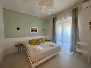 1 bedroom, travel cot, free WiFi, bed sheets - Hurray for Mary: the Heart of Matera at Two Steps from the Sassi (Matera)