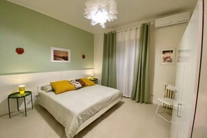 1 camera, culla da viaggio, Wi-Fi gratuito, lenzuola