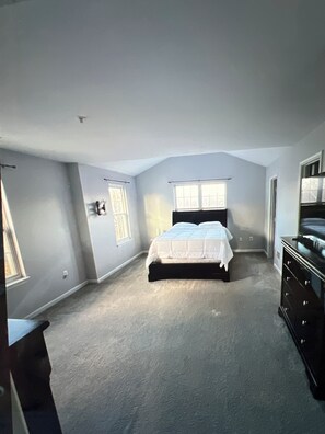 2 dormitorios, tabla de planchar con plancha, wifi gratis y ropa de cama