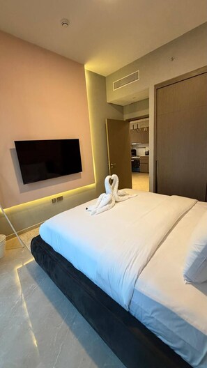 1 bedroom, iron/ironing board, Internet, bed sheets - Cozy 1-bedroom apartment in tranquil Dubai with AC and fitness room (Dubai)