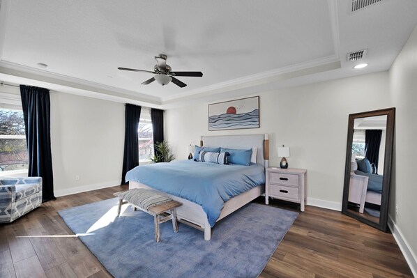 Room - Walk2Beach, King, Parking, SelfCheckIn, Backyard, Bikes (Jacksonville Beach)