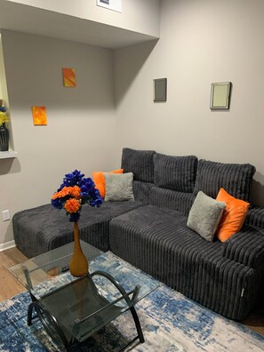 TV - Charming 2-bedroom townhome in fabulous Canal Winchester! Pool & Fitness center! (Canal Winchester)