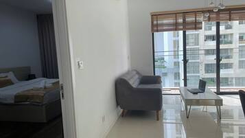 Basic Suite, 1 Bedroom, Club Lounge Access, City View | Egyptian cotton sheets, premium bedding, down comforters