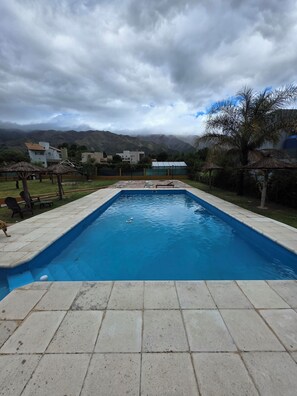 حمّام سباحة خارجي