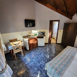 Standard Studio, Patio, Mountain View | Free WiFi - Merlo Trail Lodge (Merlo)