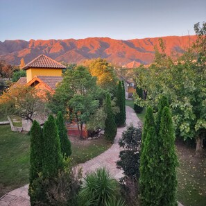 المنطقة المحيطة بالمنشأة