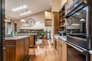 Fridge, microwave, oven, stovetop - Fayetteville Getaway | Pool • Pizza Oven • Fire Pit (Fayetteville)