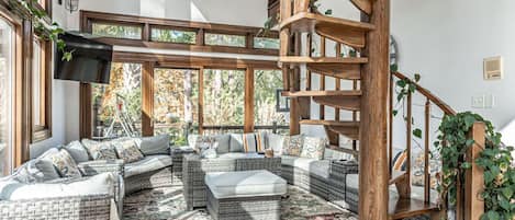 Télévision, cheminée