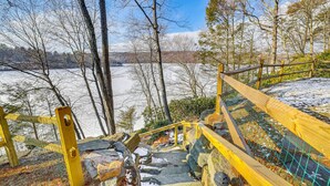 Property grounds - Lakefront Retreat|Private Dock| Hot Tub & Fire Pit (Greentown)