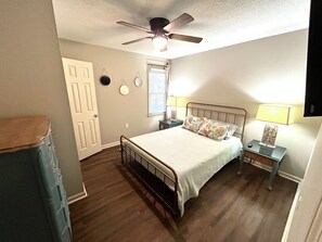 4 bedrooms, WiFi, bed sheets - Spacious 4-bedroom house 5 minutes from GSU and close to everything (Statesboro)