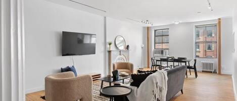 Televisio, stereot, työhuone