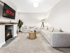 Smart TV - 🚐 Fast WiFi | 3 Van free Parking | Contractors, Relocators & Short Stays (Croft)