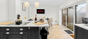 Spacious 3BR • 3-Bath Modern Home | Warrington