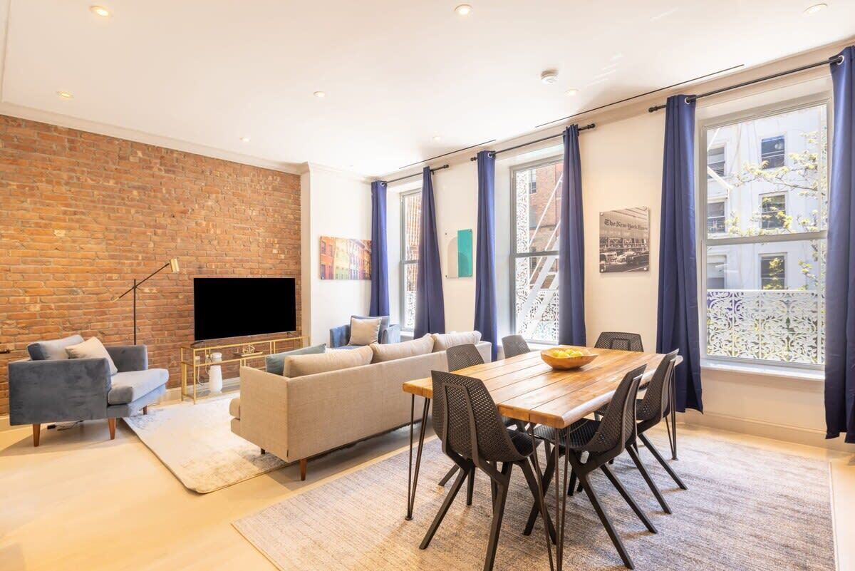 Télévision, chaîne hi-fi, espaces bureaux