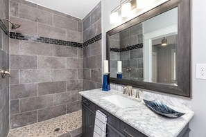 Towels, toilet paper - Gorgeous 3-bedroom house with AC in vibrant Atlanta (Atlanta)