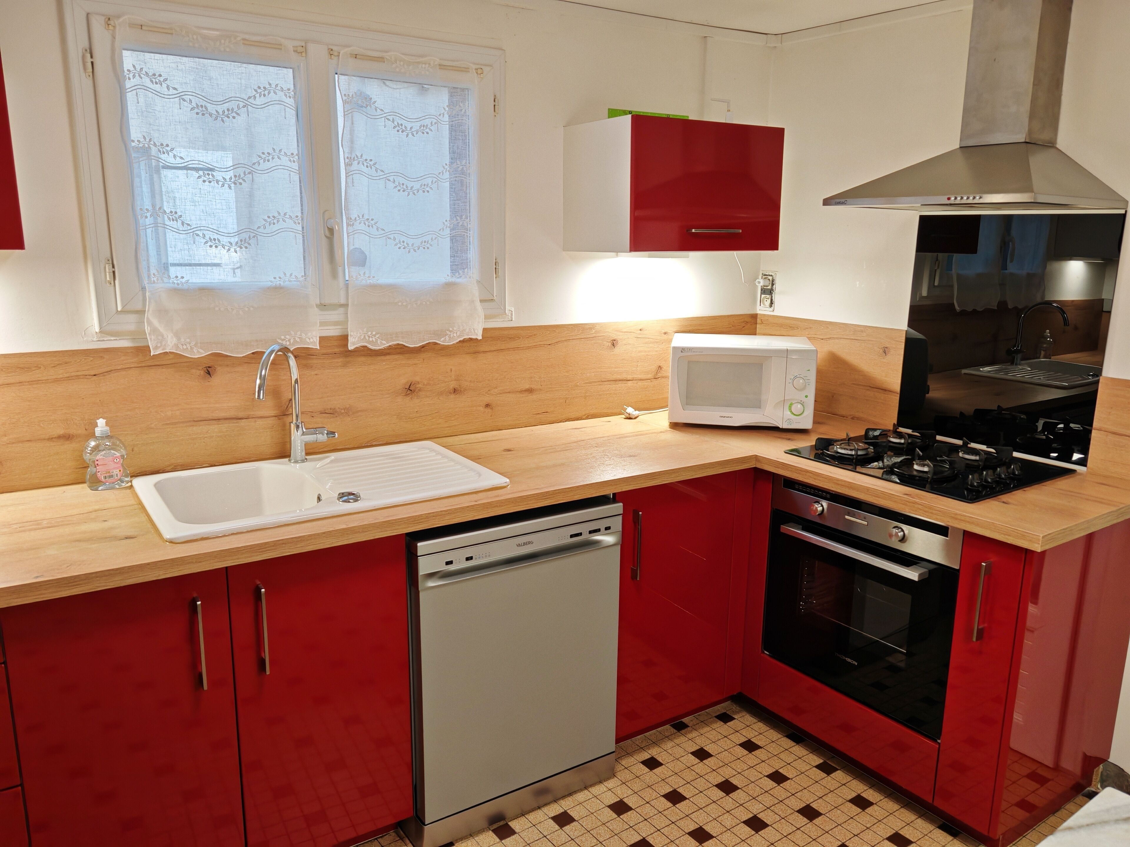 Refrigerador, microondas, horno, placa de cocina