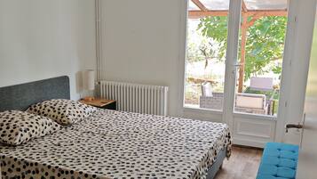 Free WiFi, bed sheets