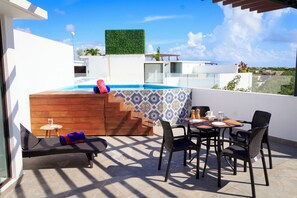 Appartement Luxe, 3 chambres, vue ville | Terrasse/Patio
