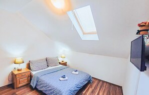 1 bedroom, travel cot, free WiFi - Awesome apartment in Vrboska with WiFi (Vrboska)