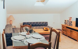 Dining - Awesome apartment in Vrboska with WiFi (Vrboska)
