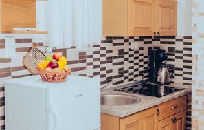 Fridge, coffee/tea maker, cookware/dishes/utensils - 1 bedroom awesome apartment in Vrboska (Vrboska)