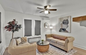 Living area - The Bunk House Sleeps 13 (Shreveport)