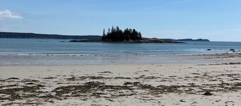 OCEANFRONT New Custom Built 3Bdrm Handicap Accessible with VIEWS & BEACH ACCESS