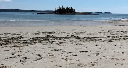 OCEANFRONT New Custom Built 3Bdrm Handicap Accessible with VIEWS & BEACH ACCESS