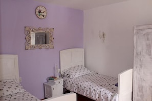 Strygejern/strygebræt, internetforbindelse, sengetøj