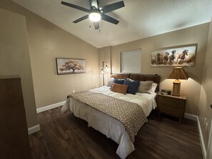 2 chambres, fer et planche à repasser, Wi-Fi, draps fournis