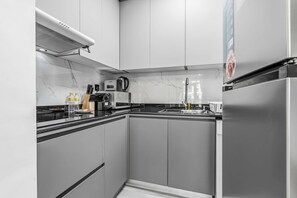 House - Stayshort - Trendy 1BR in JLT That Sleeps 4 With Lake Views (Dubai)