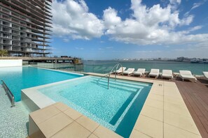 House - Stayshort - Stunning 1 Bed in Maritime City That Sleeps 2 (Dubai)