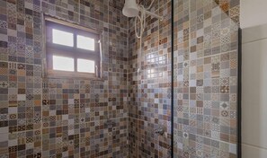 Shower - Chácara em Mairinque com Piscina e Churrasqueira (Alumínio)