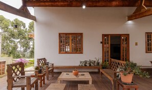 Outdoor dining - Chácara em Mairinque com Piscina e Churrasqueira (Alumínio)