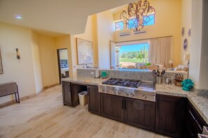 Private kitchen - Fabulous 3-bedroom villa with AC located inside lots Cabo’s golf resort (Cabo San Lucas)