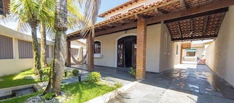 Casa em Itanhaem com Piscina a 10min da Praia