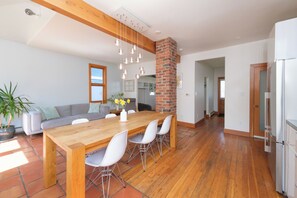 Interior - Cozy Heritage Home Near Main St (Vancouver)