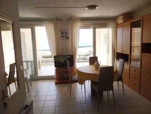 Dining - Panoramic sea view, large terrace & pool (Agde)