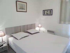 2 chambres, fer et planche à repasser, accès à Internet