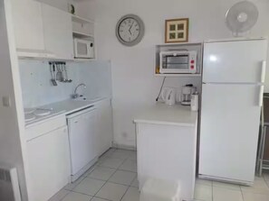 Coffee/tea maker, fridge, microwave, oven - Panoramic sea view, large terrace & pool (Agde)